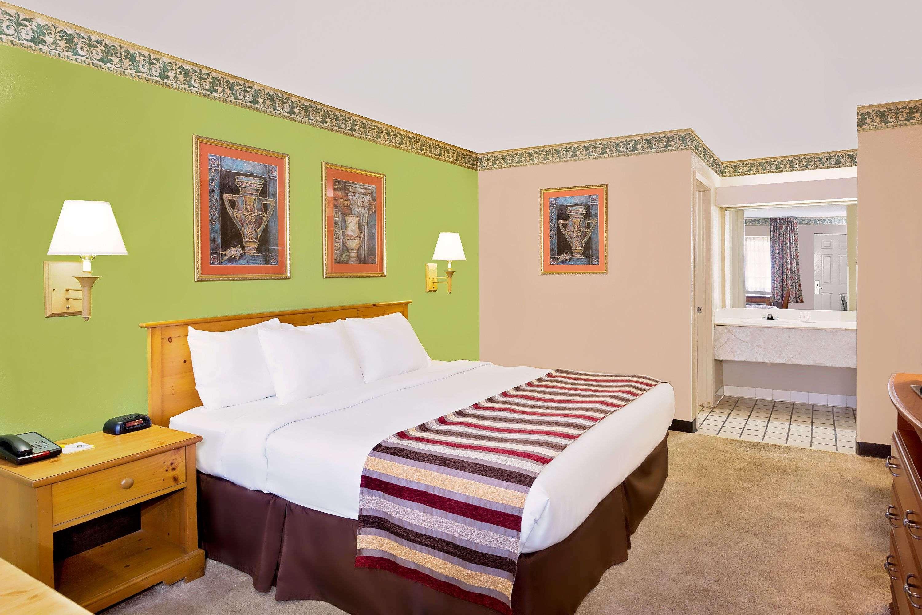 Days Inn & Suites By Wyndham Starkville Ngoại thất bức ảnh