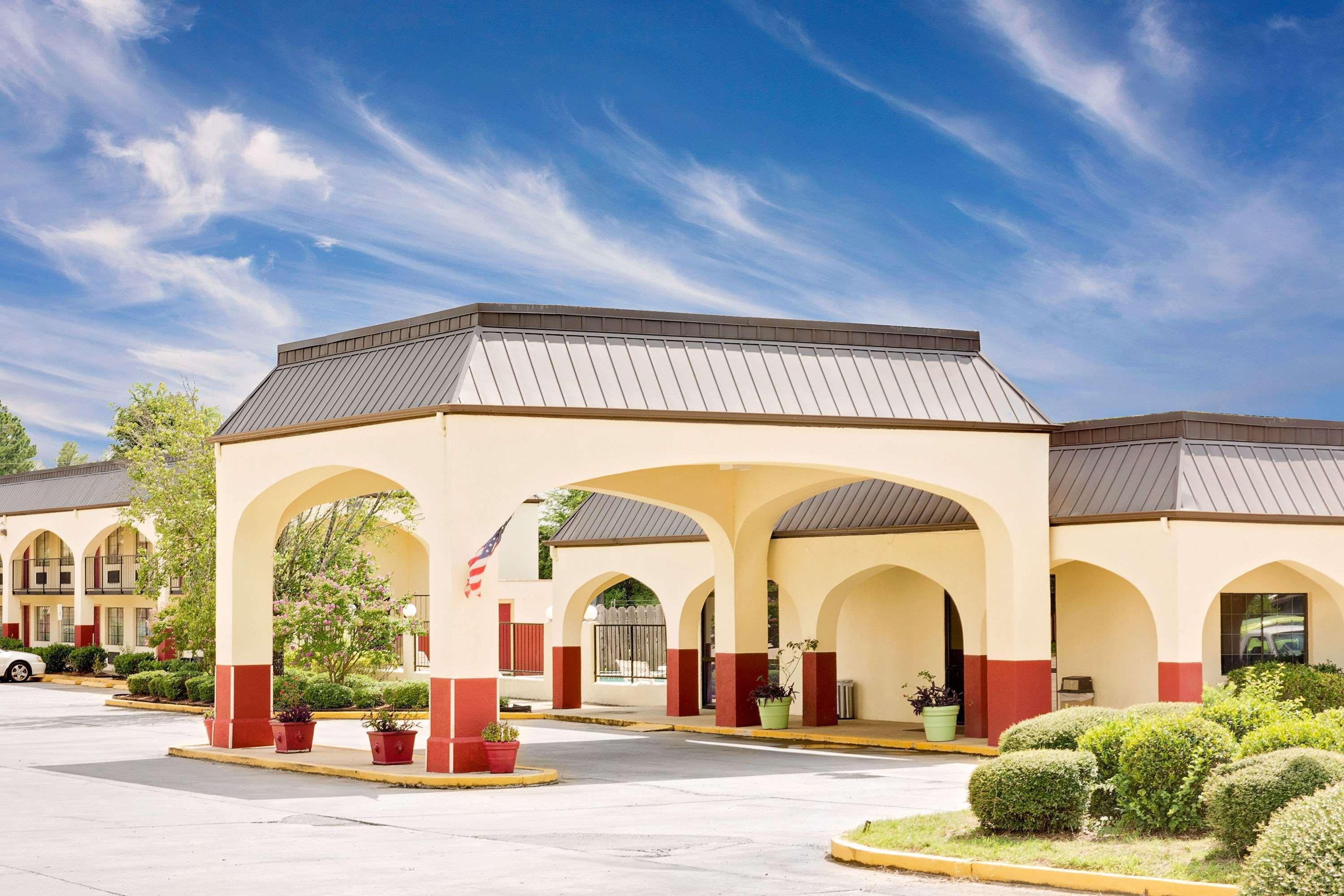 Days Inn & Suites By Wyndham Starkville Ngoại thất bức ảnh