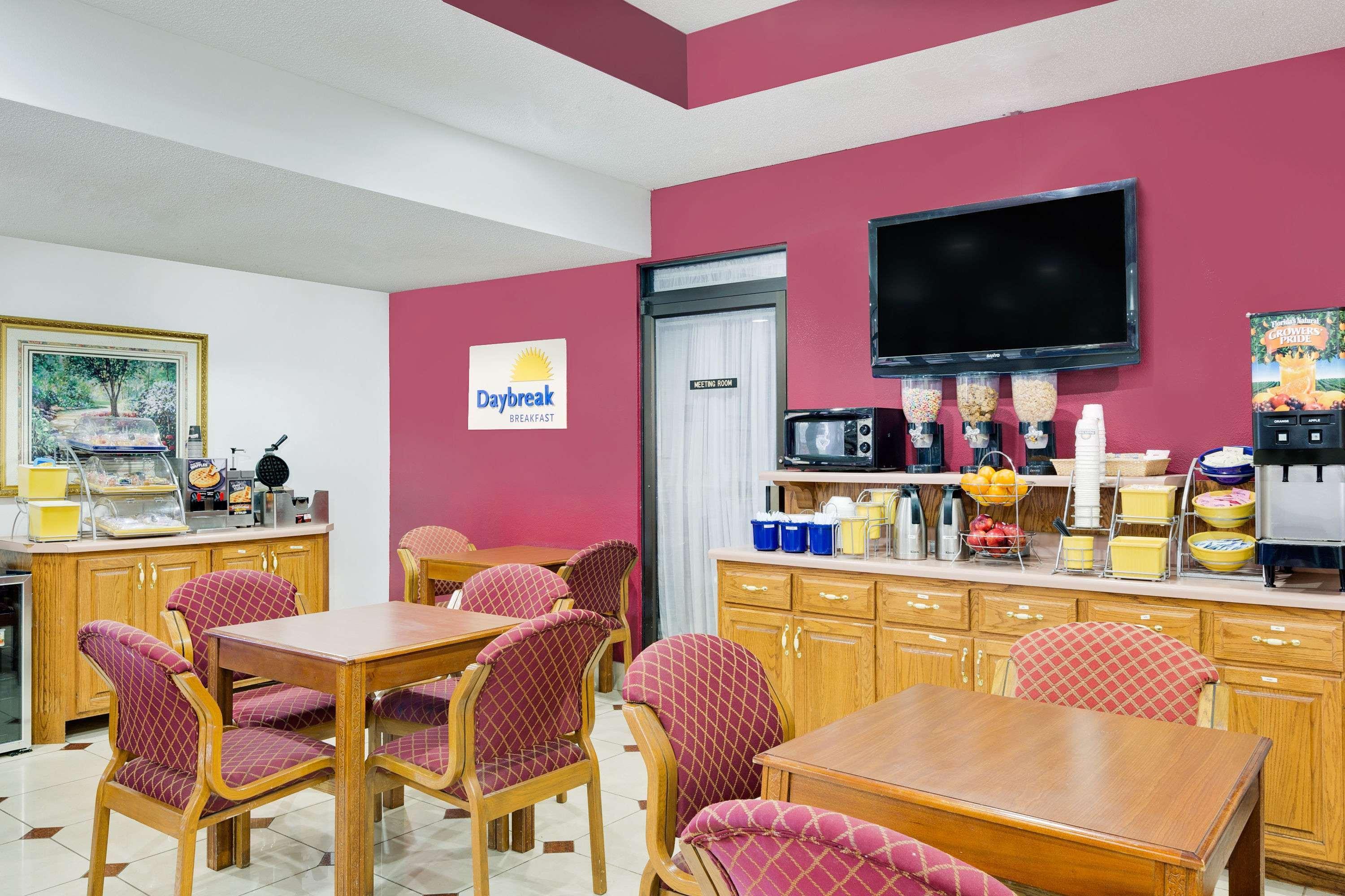 Days Inn & Suites By Wyndham Starkville Ngoại thất bức ảnh